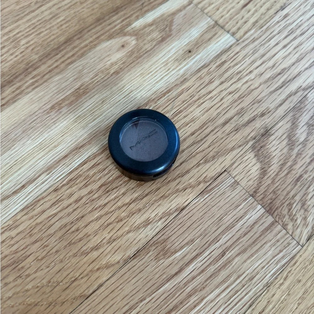 Mac eyeshadow frost eyeshadow satin taupe